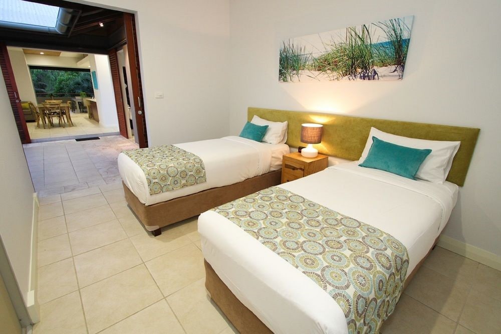 Sandcastles 1770 Motel Resort 23/76