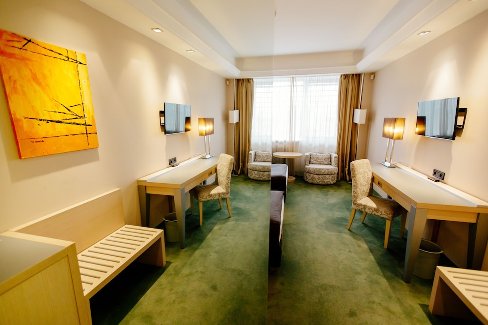 Holiday Inn Belgrade 45/71