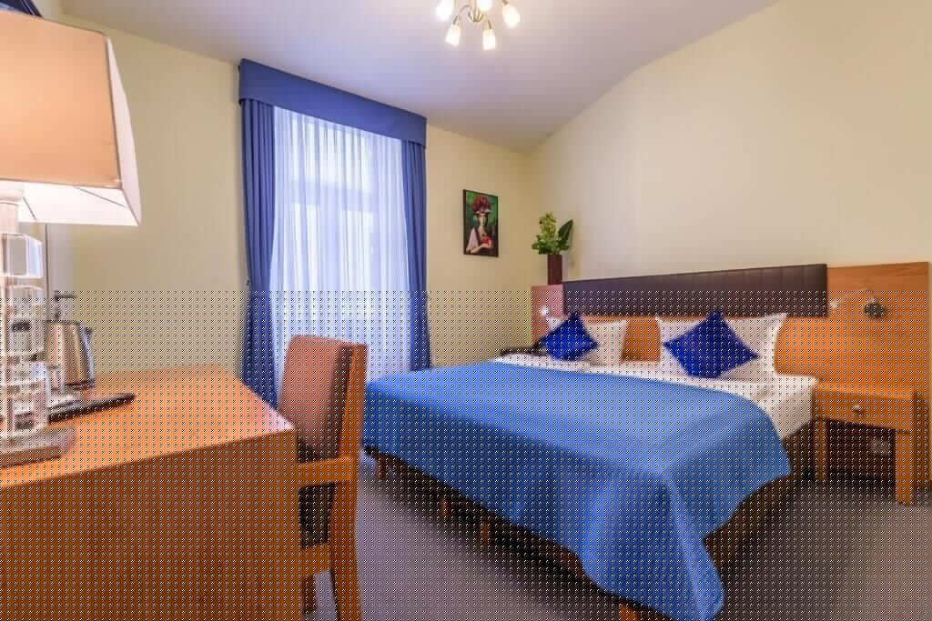 BUSINESS, TWIN BEDS