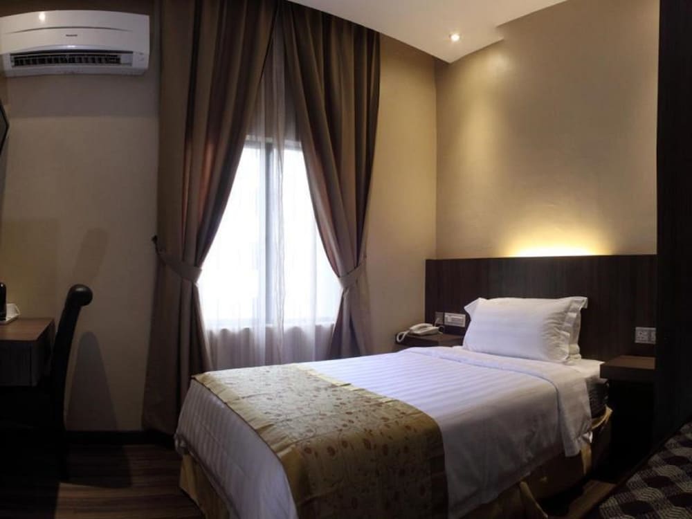 Mandarin Hotel 12/36