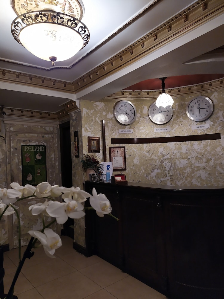 Istanbul Irish Hotel 8/40