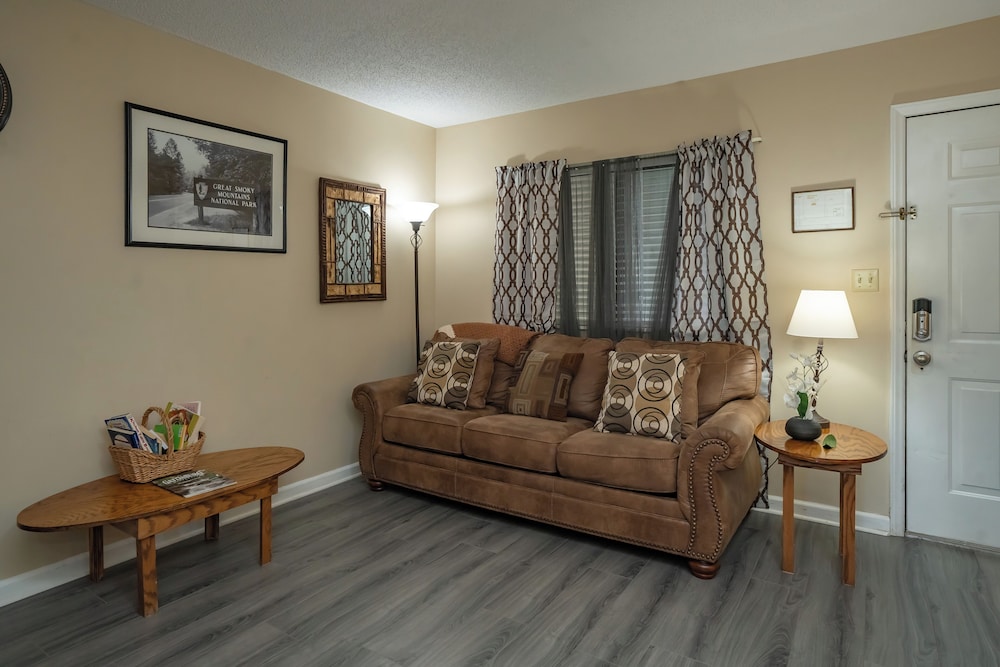 Laurel Inn Condominium 31/50