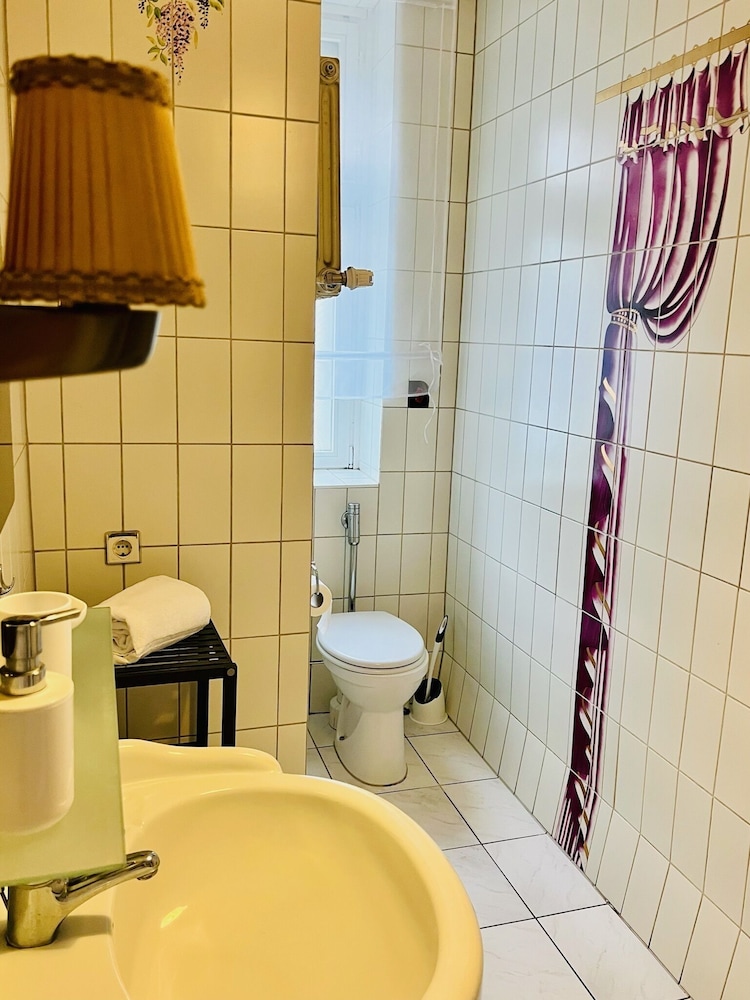 BASIC, QUADRUPLE, SHARED BATHROOM