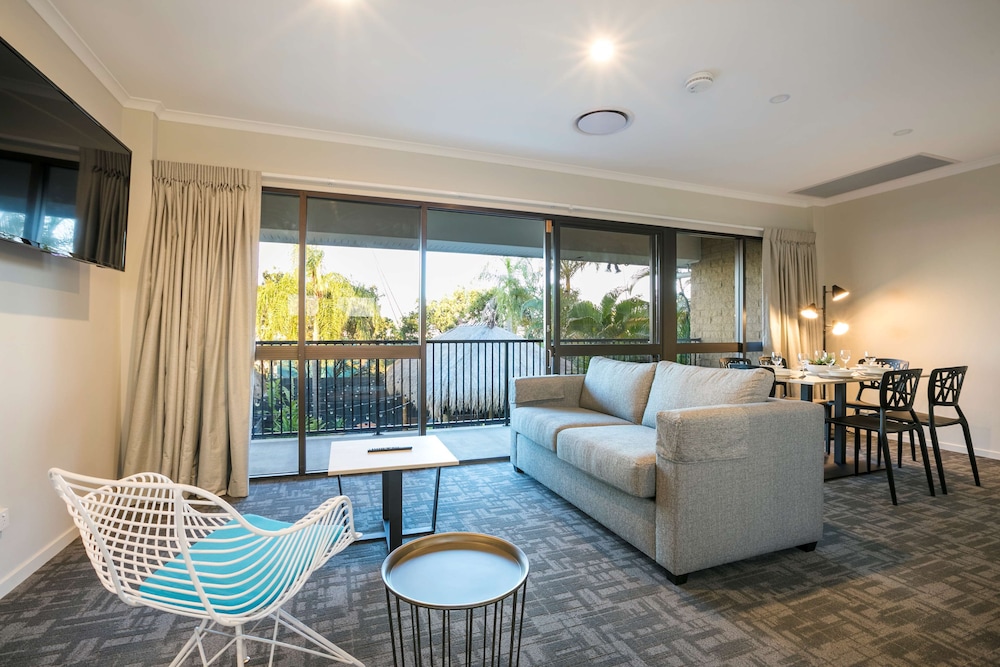 Nightcap At Kawana Waters Hotel 40/65