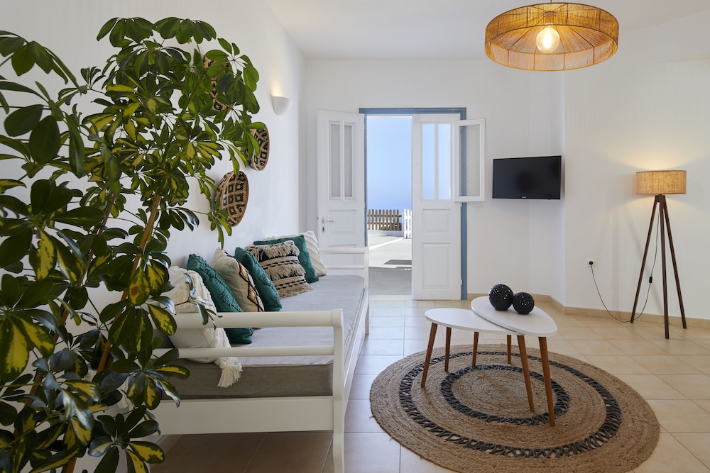 ATHIRI HOTEL 25/50