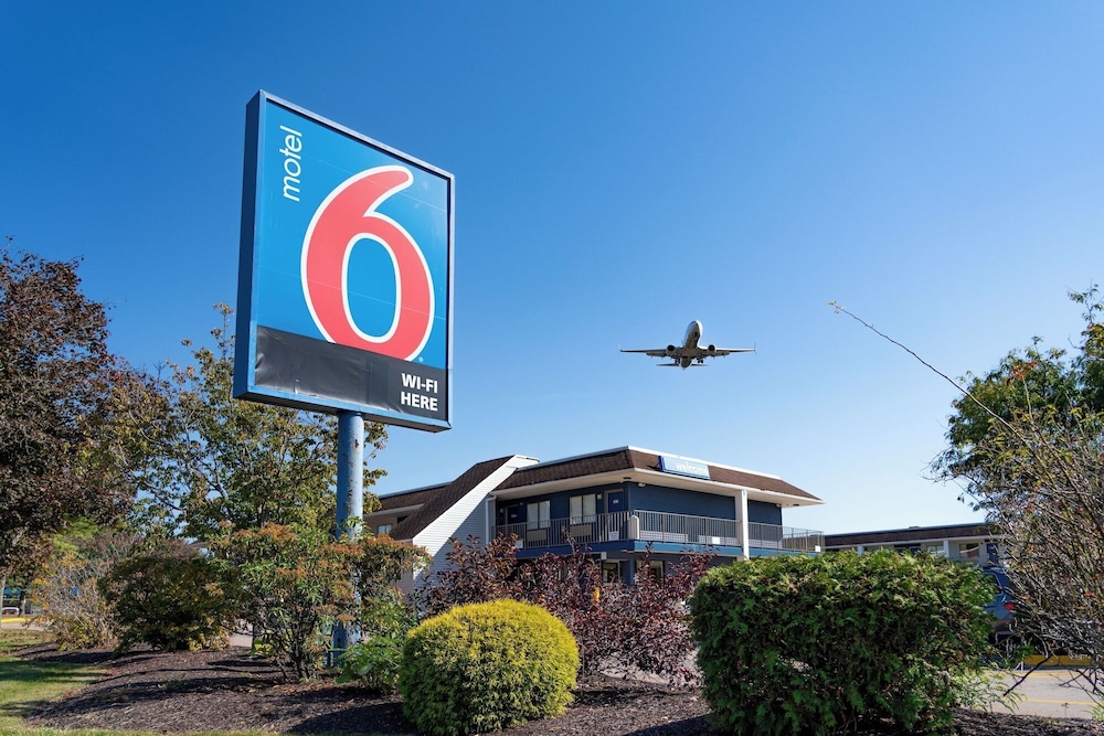Motel6 Windsor Locks, CT - Hartford in WINDSOR LOCKS - CT