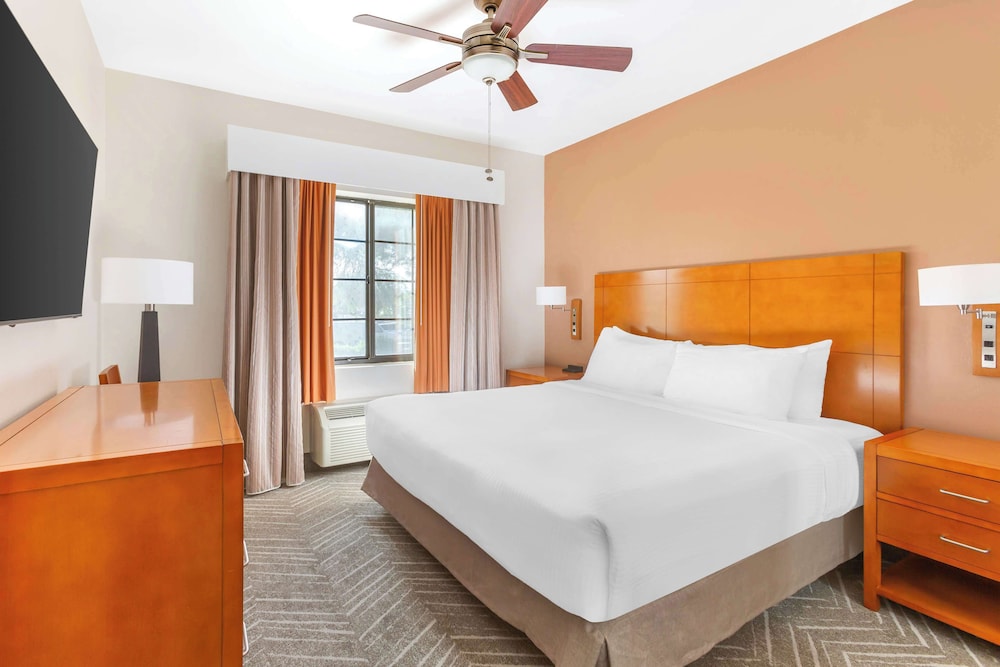 1 BEDROOM, SUITE, KING BED, ACCESSIBLE