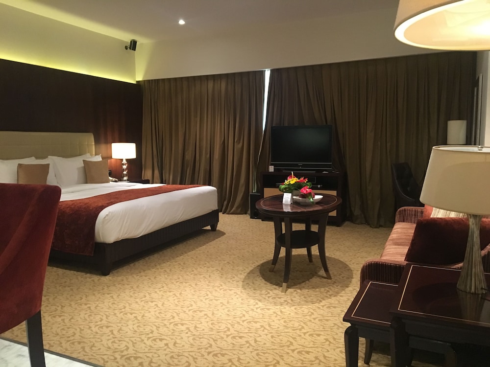 Oakwood Premier Prestige Ub City Bangaluru 18/55