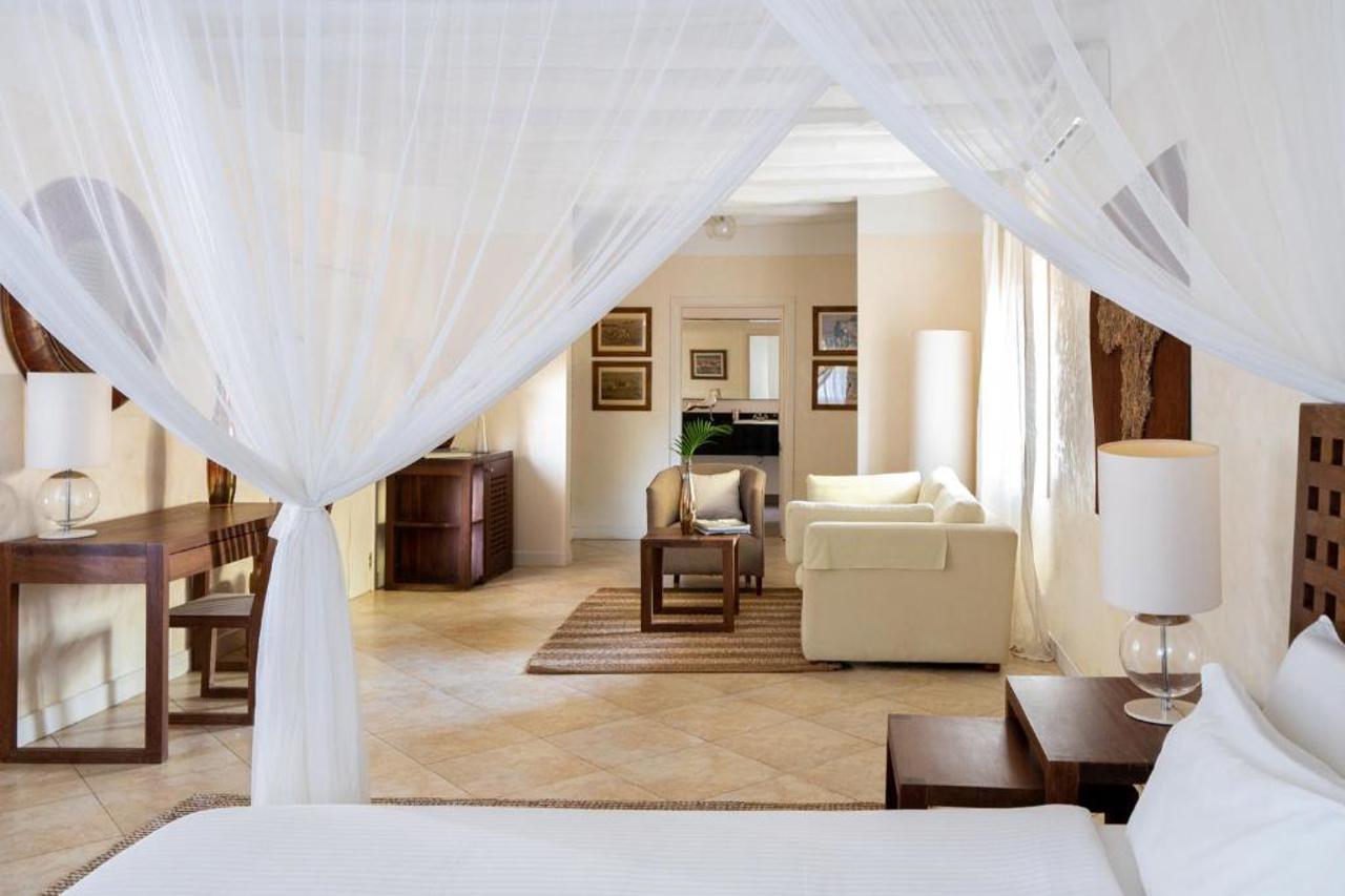 Lion In The Sun Hotel 9/50