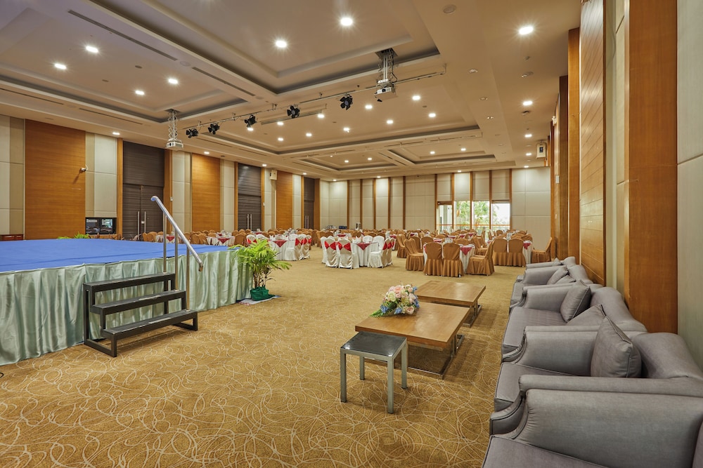 Welcome World Beachfront Resort 26/47