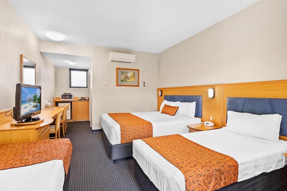 PARK MOTOR INN 13/54