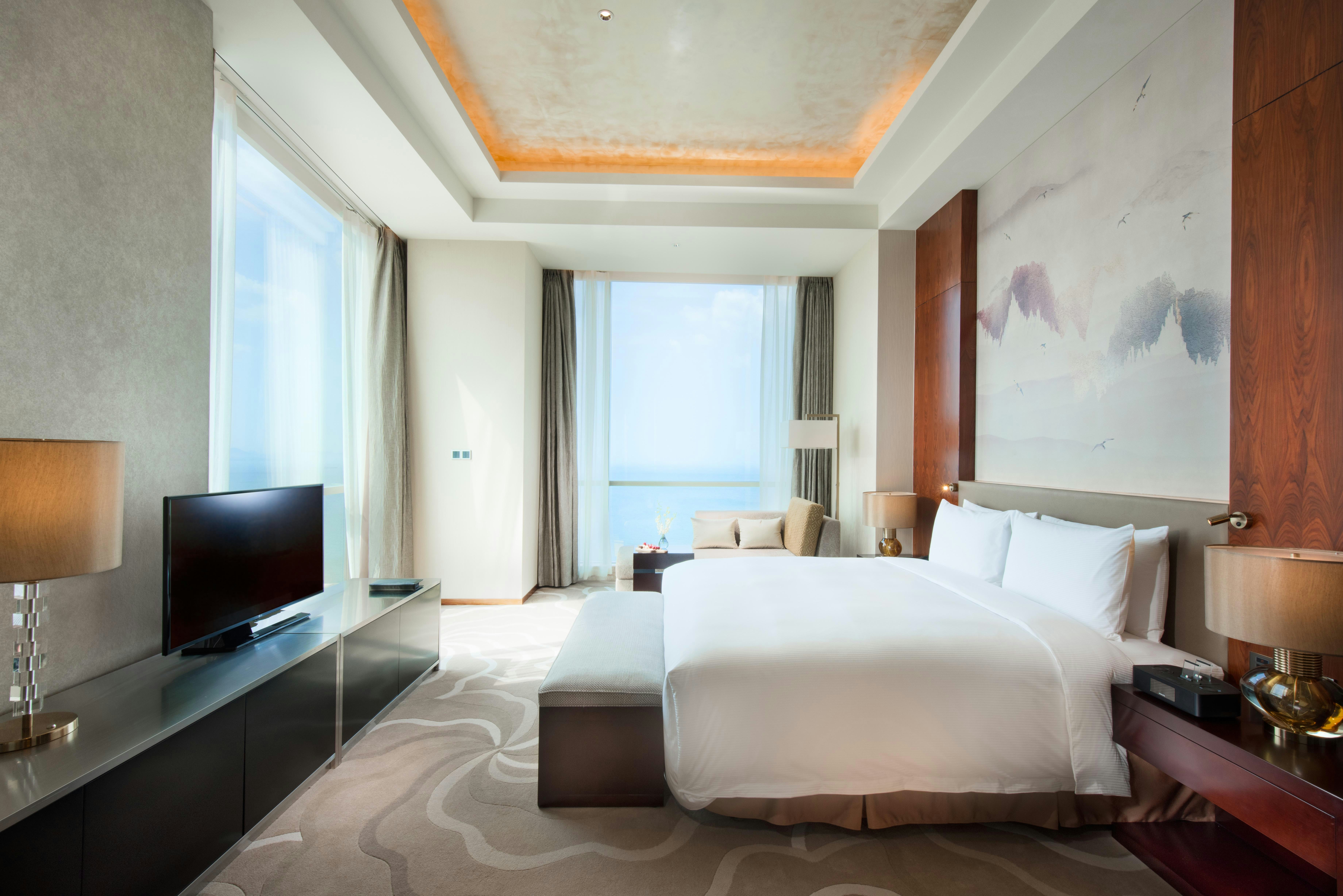 DELUXE, SUITE, KING BED, SEA VIEW
