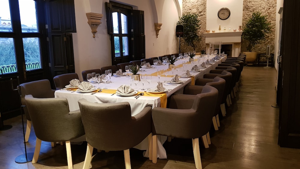 Meson de Santa Rosa Luxury Hotel 55/70