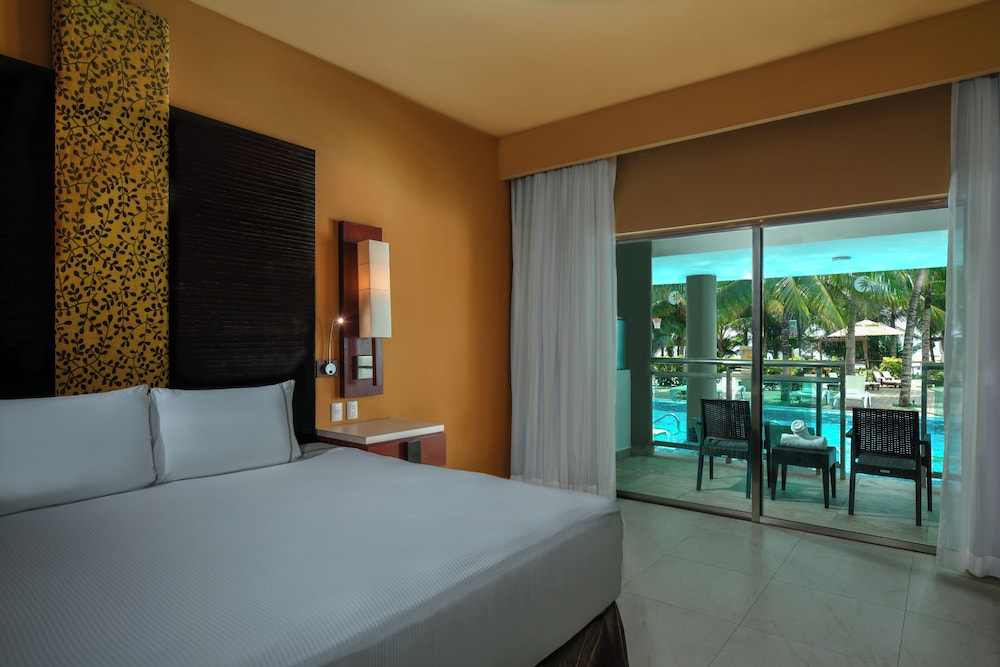 SUITE, OCEAN FRONT, SWIM UP POOL