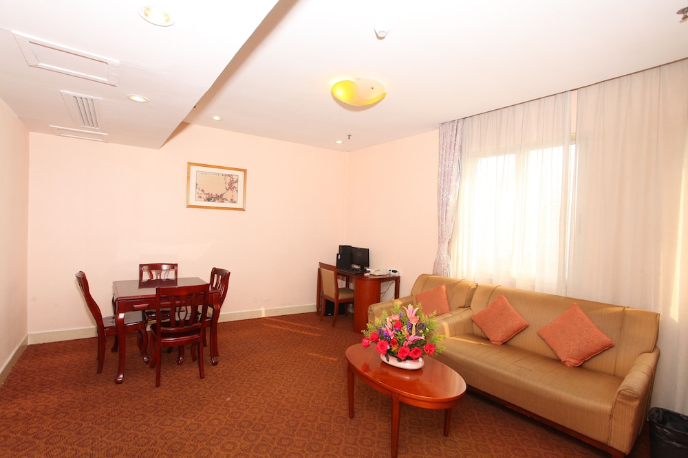 Xinhua Hotel 49/63