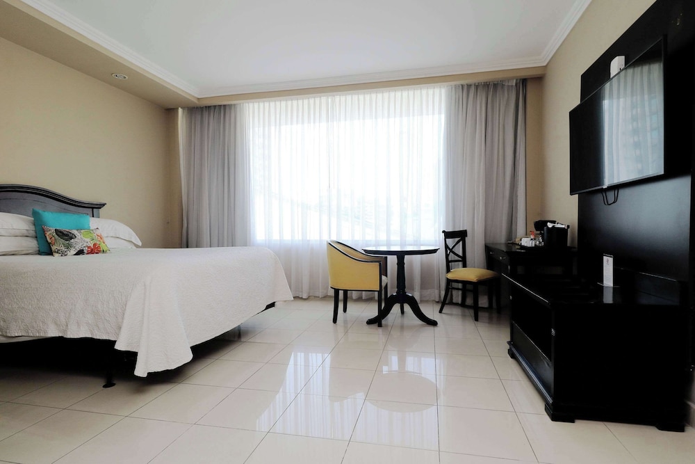 ROOM, KING BED, CITY VIEW