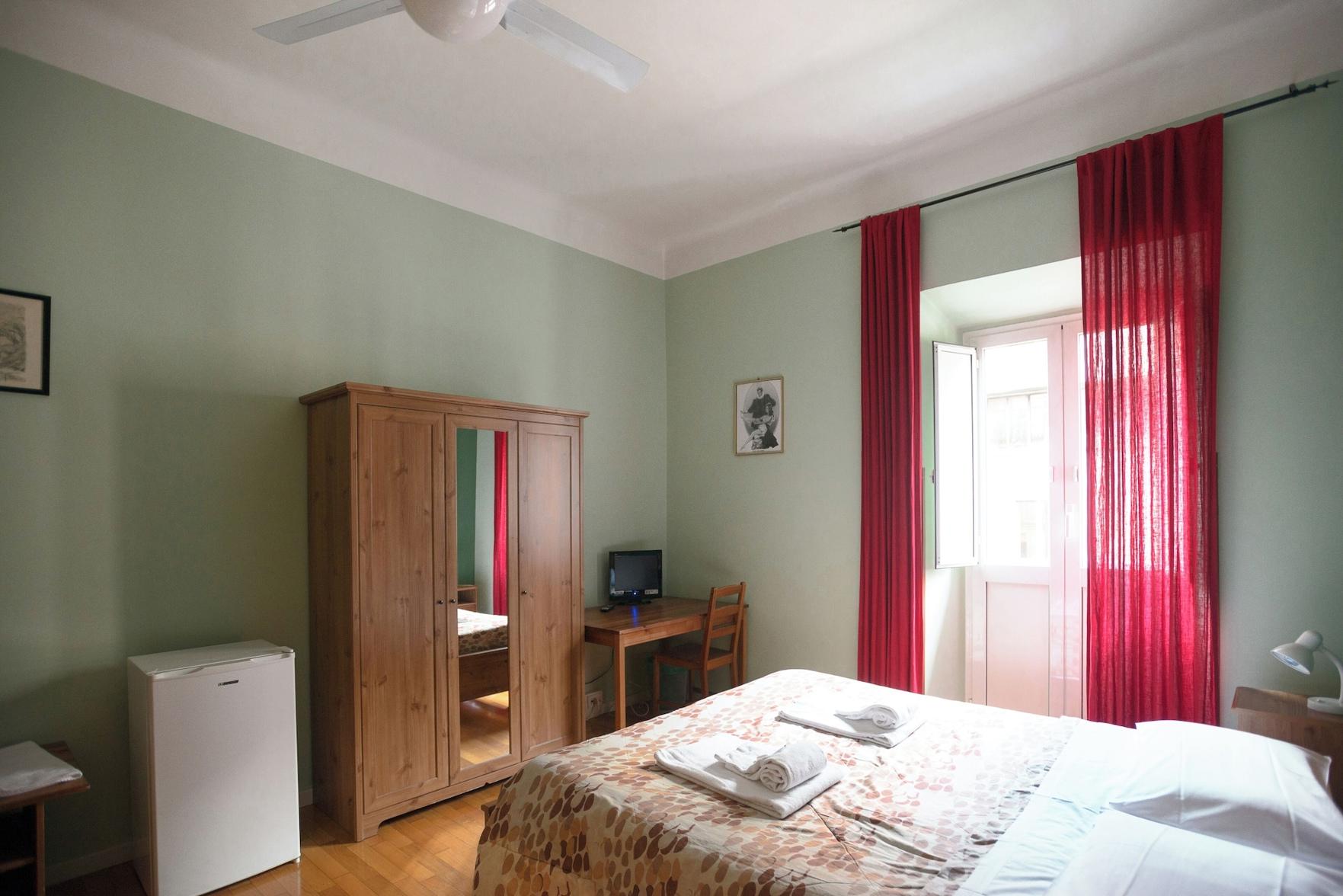 ROOM, QUADRUPLE, PRIVATE BATHROOM