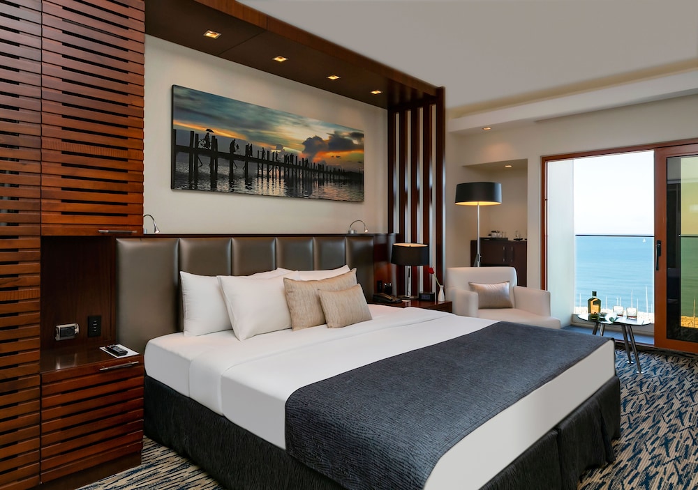 ROYAL, EXECUTIVE, TWIN BEDS, FULL SEA VIEW, BALCONY
