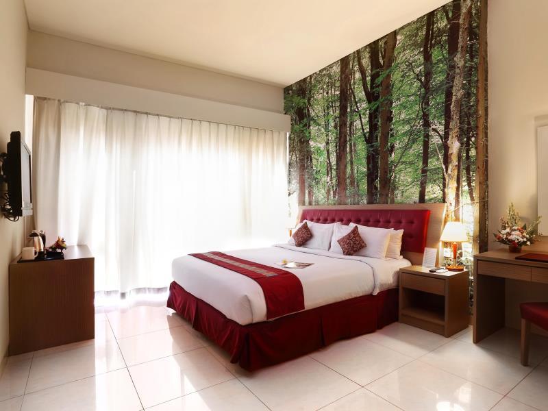 Family Room with No Window، Kuta Central Park Hotel 2/3