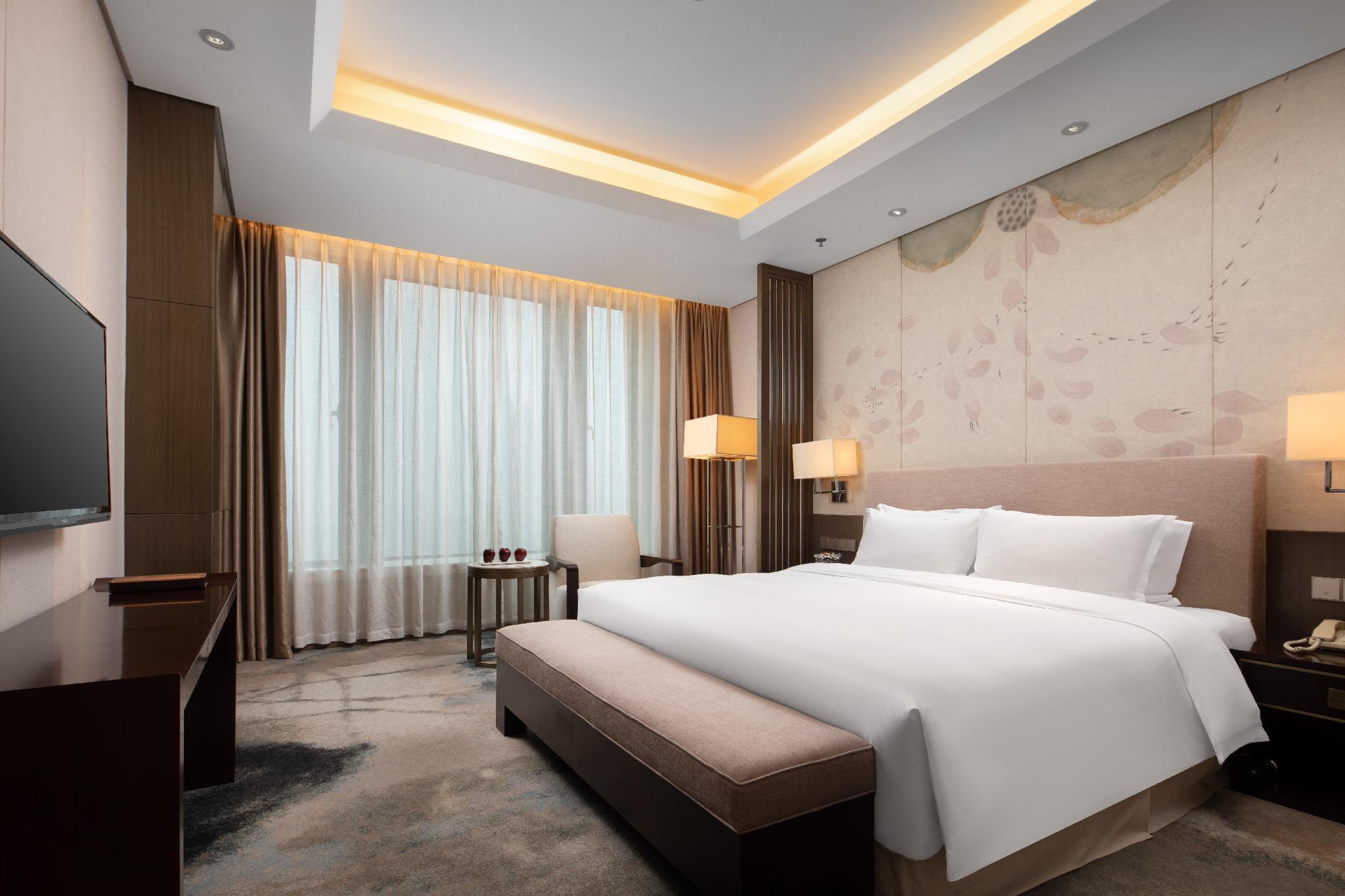 Deluxe, Suite, Double Bed, Pool View