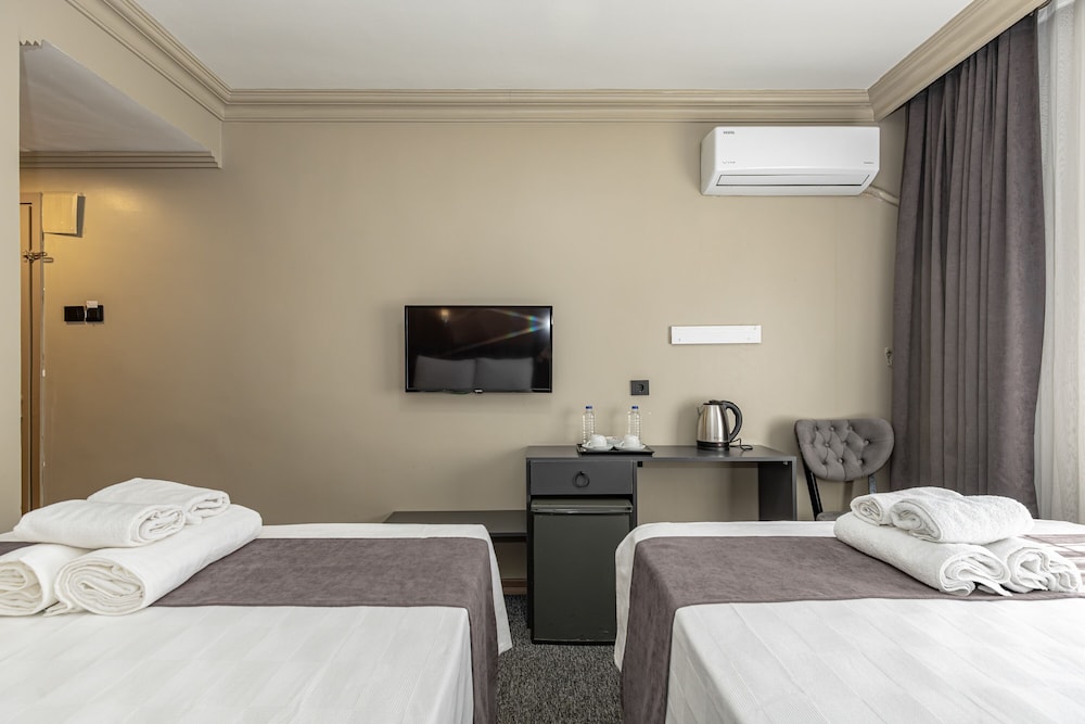 Loyal City Hotel 33/63