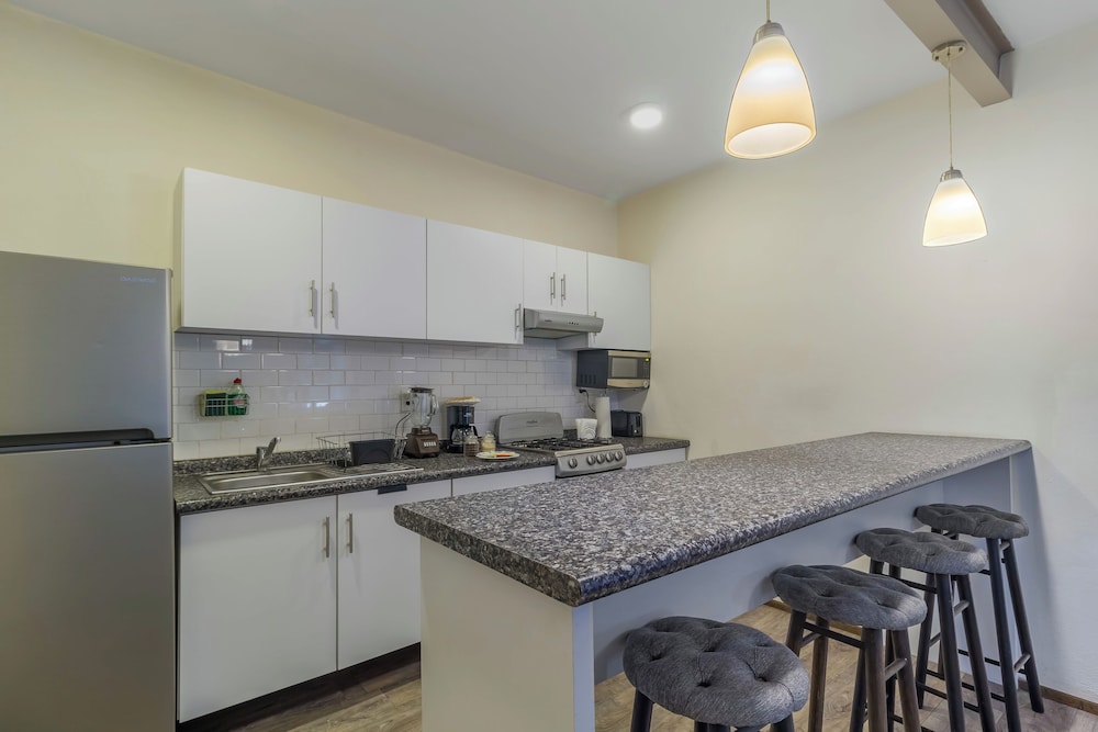 Om 686 Urban Lofts 40/50