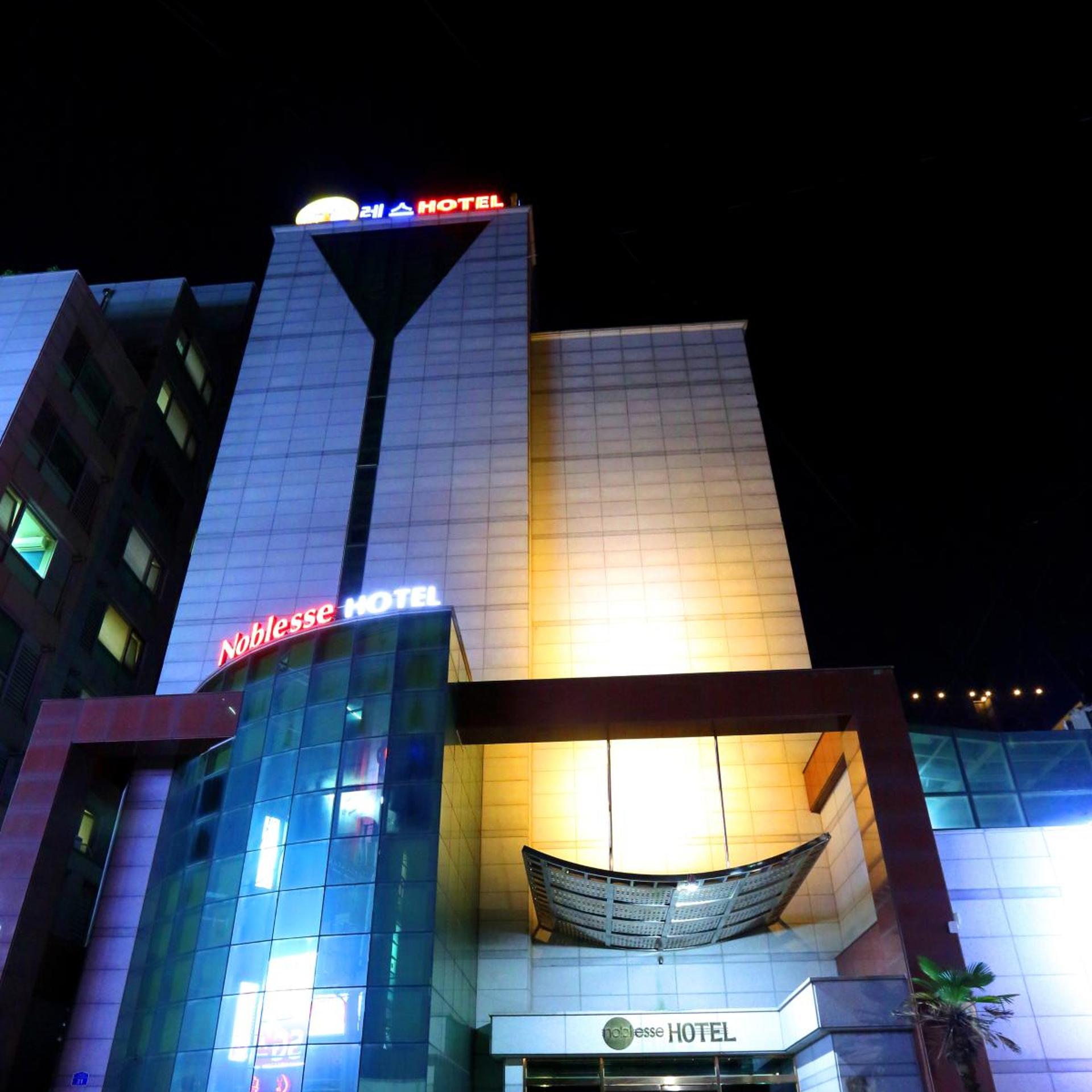 Noblesse Hotel 3/100
