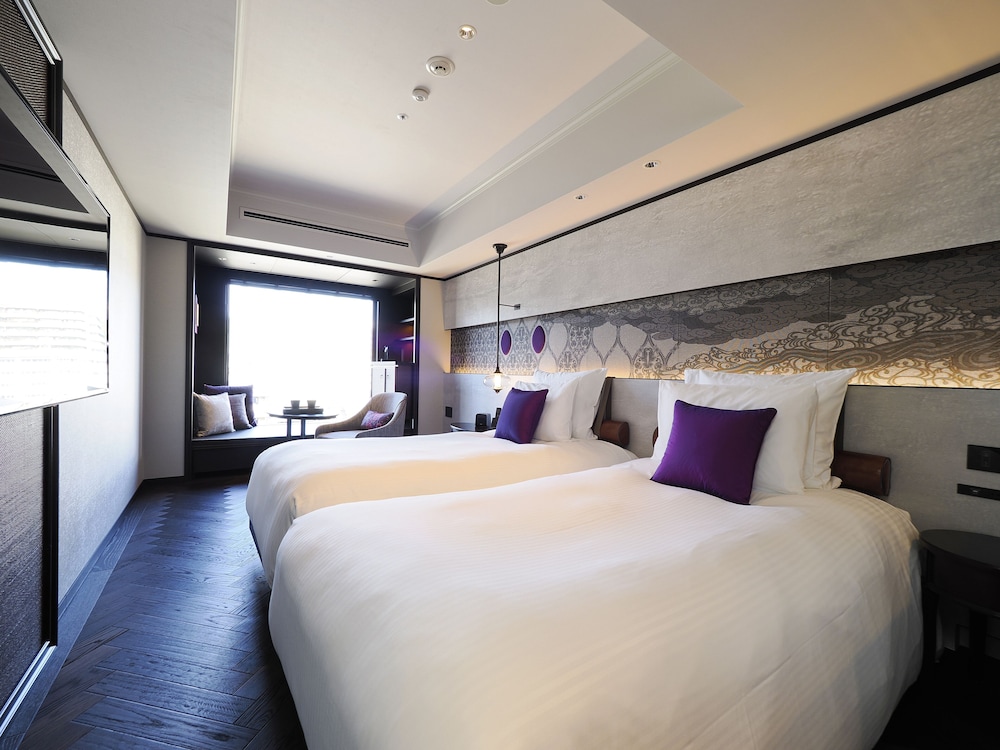 PREMIER, TWIN BEDS