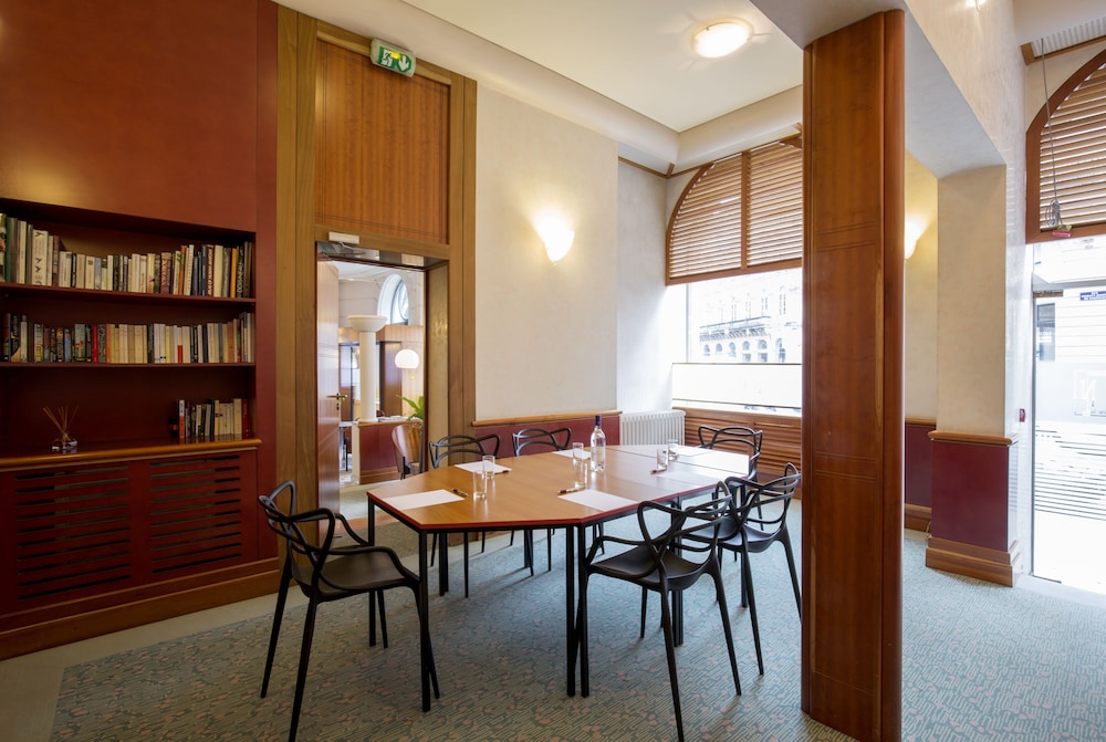 HOTEL DE NORMANDIE 37/44