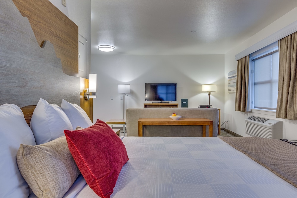 Marshall Suites Bainbridge Island, SureStay Collection by BW 24/34