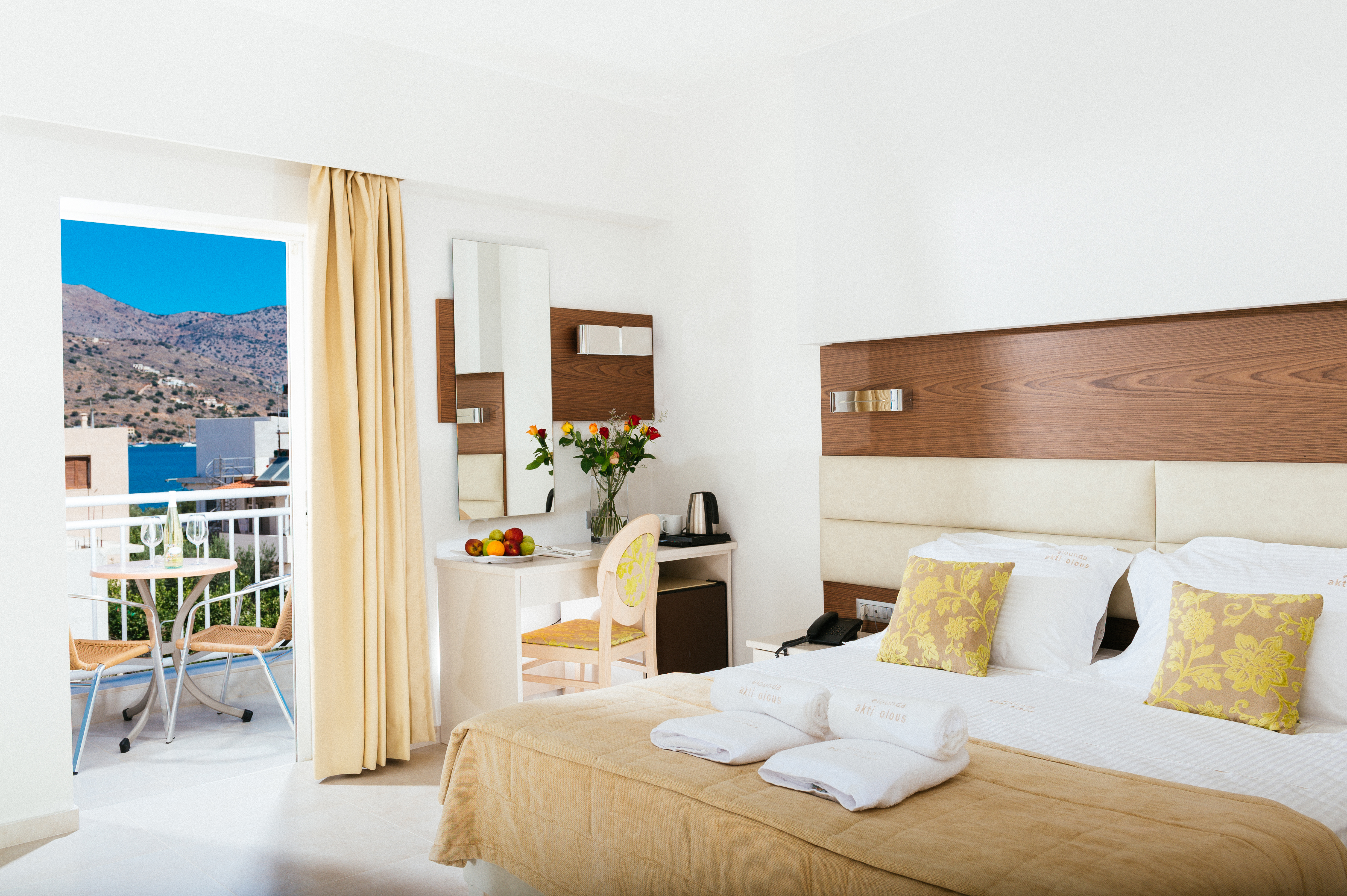 SUPERIOR, DOUBLE OR TWIN BED