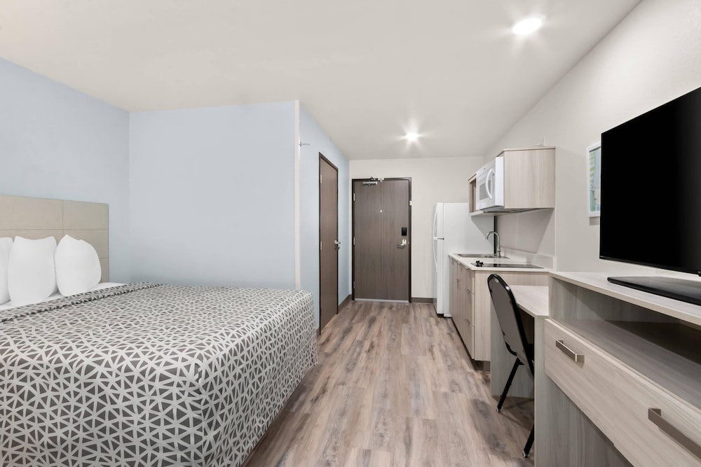 WoodSpring Suites Chandler Phoenix Medical Center 8/31