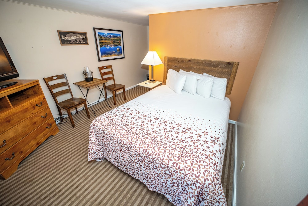 Estes Mountain Inn 9/70