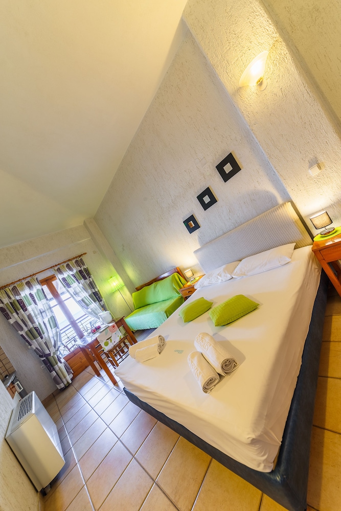 Grekis Hotel Apartments 8/33