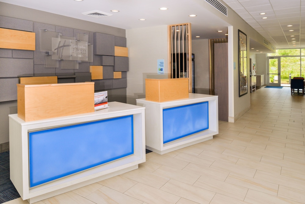 Holiday Inn Express And Suites Salem 8/45