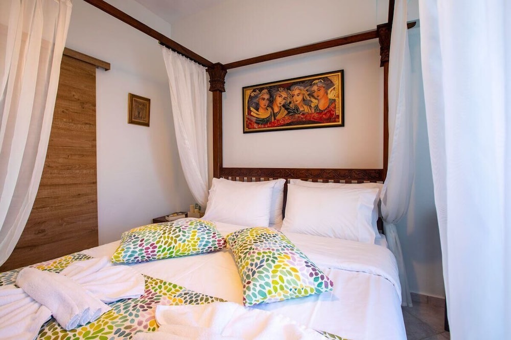 Kastro Hotel 7/50