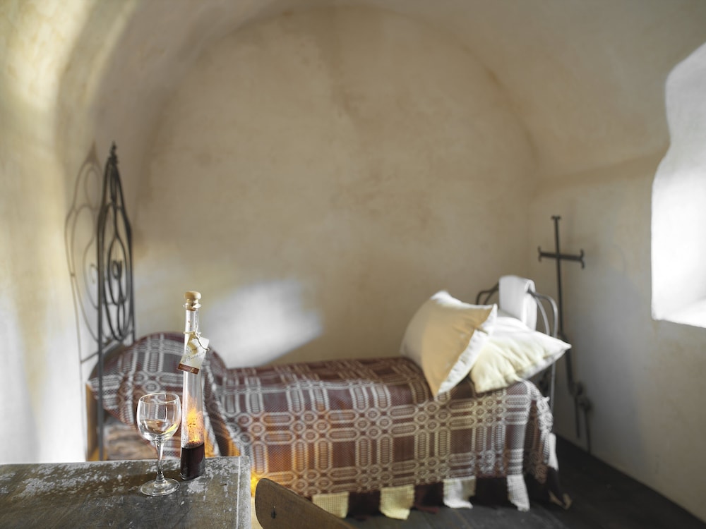 SEXTANTIO ALBERGO DIFFUSO 37/50