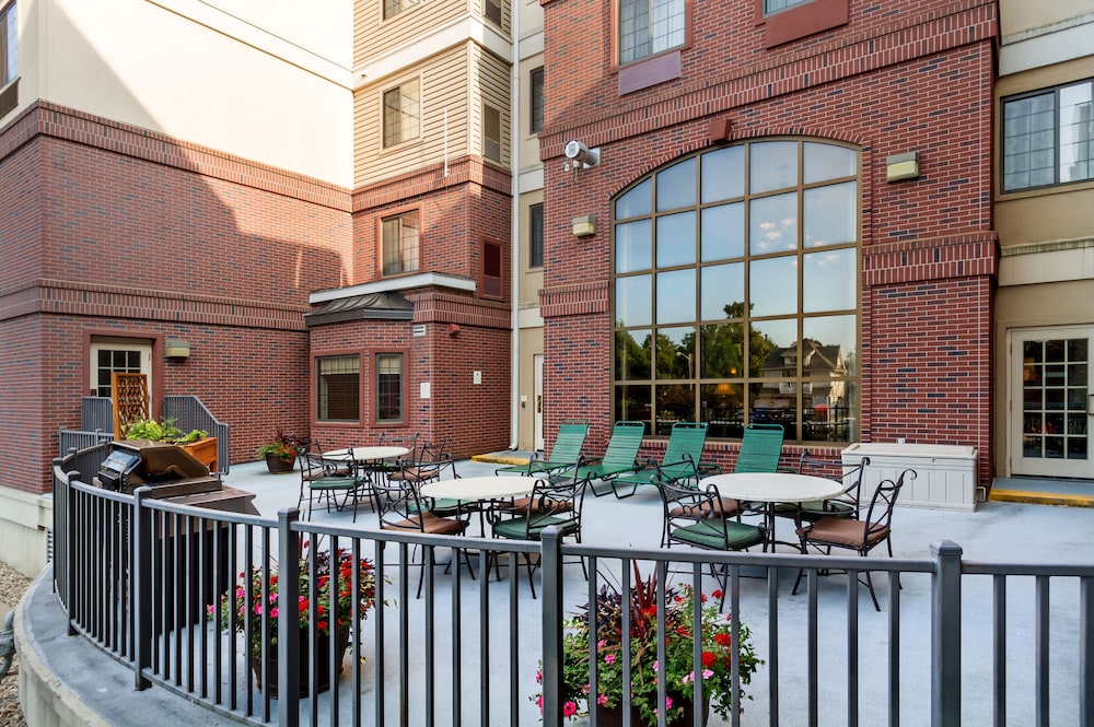 Aspen Suites - Rochester 31/37