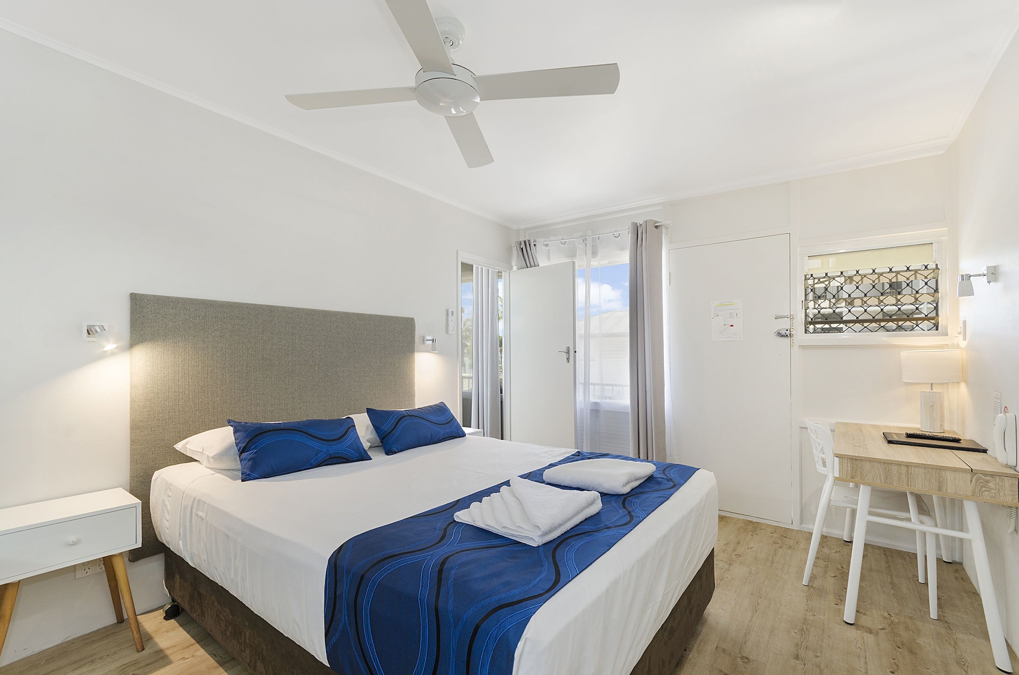 1 BEDROOM, FAMILY SUITE, KITCHENETTE