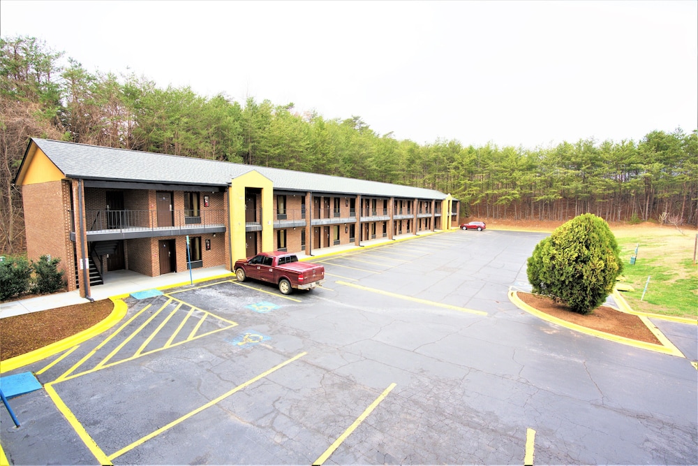 Columbus Inn and Suites 22/28