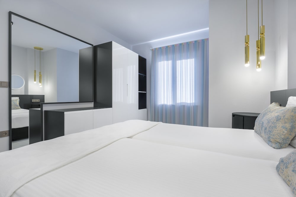 Twin Apart Hotel 19/59
