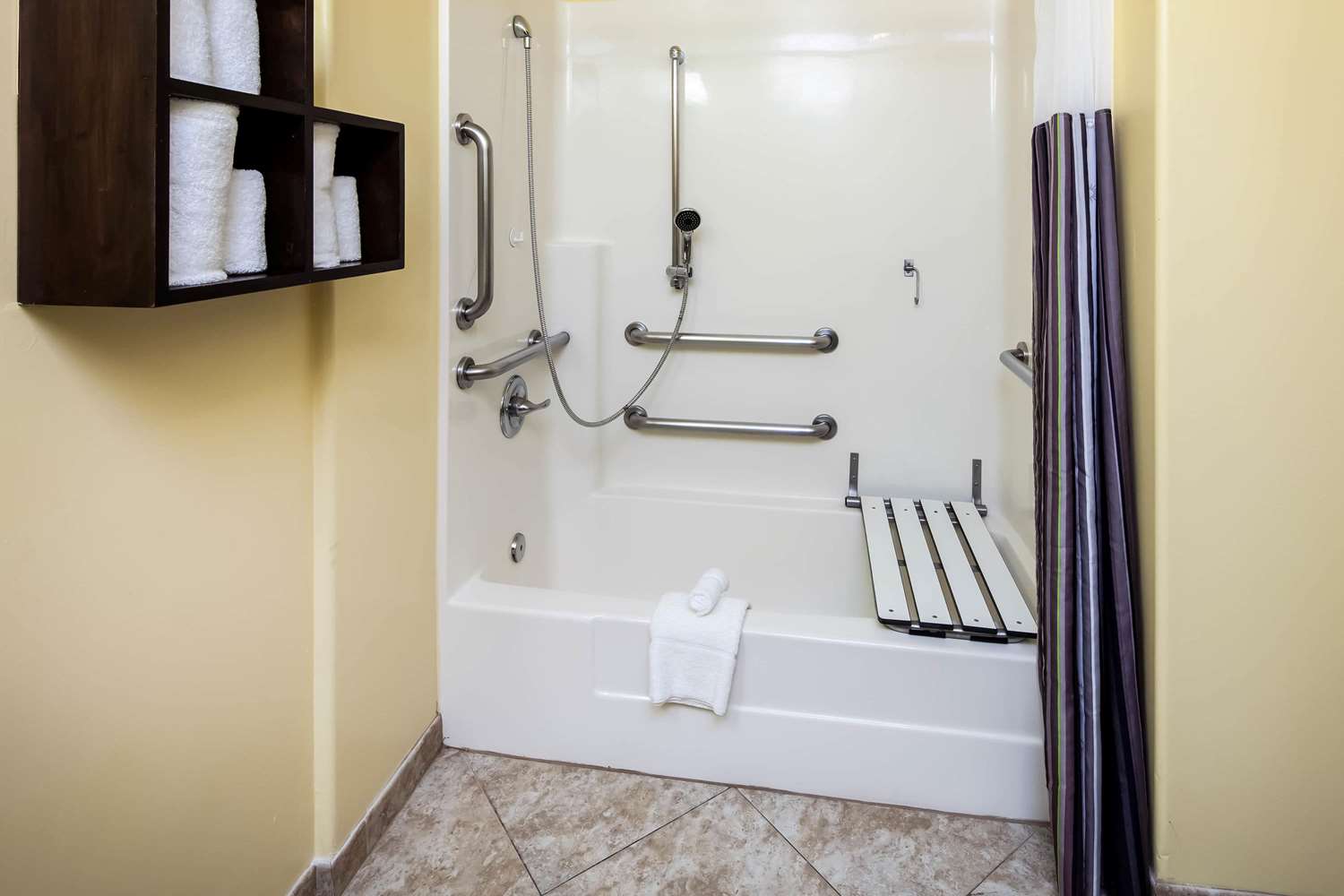 La Quinta Inn & Suites by Wyndham Inglewood 25/26