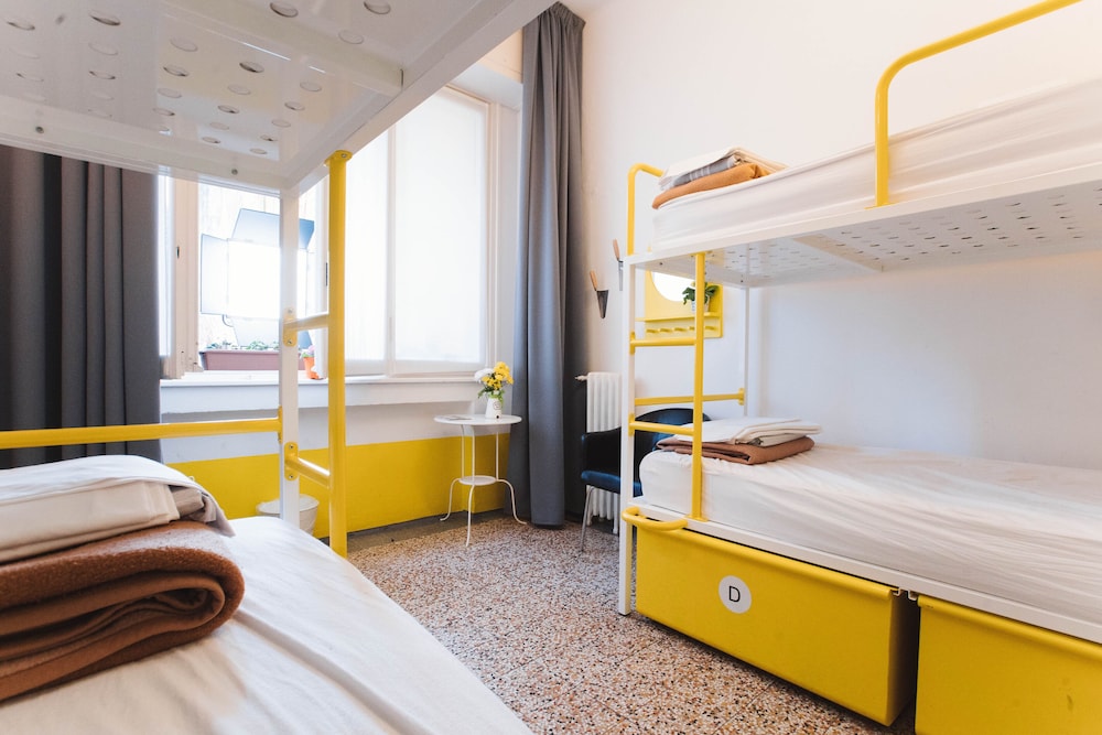 FEMALE DORM, FEMALE ONLY, 5 PEOPLE