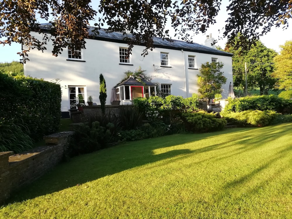 Buckley Farmhouse 24/32