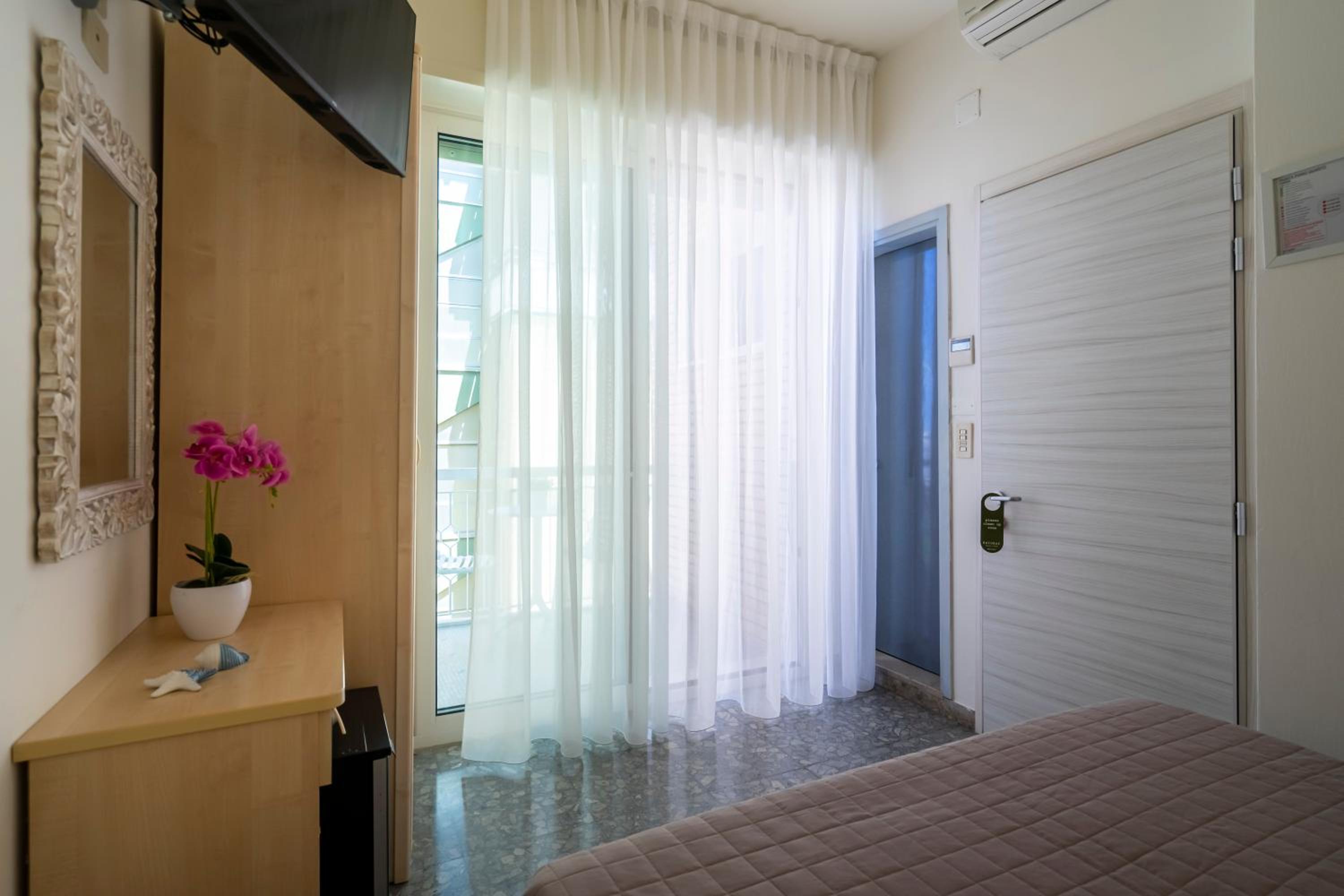Hotel Constellation 24/50