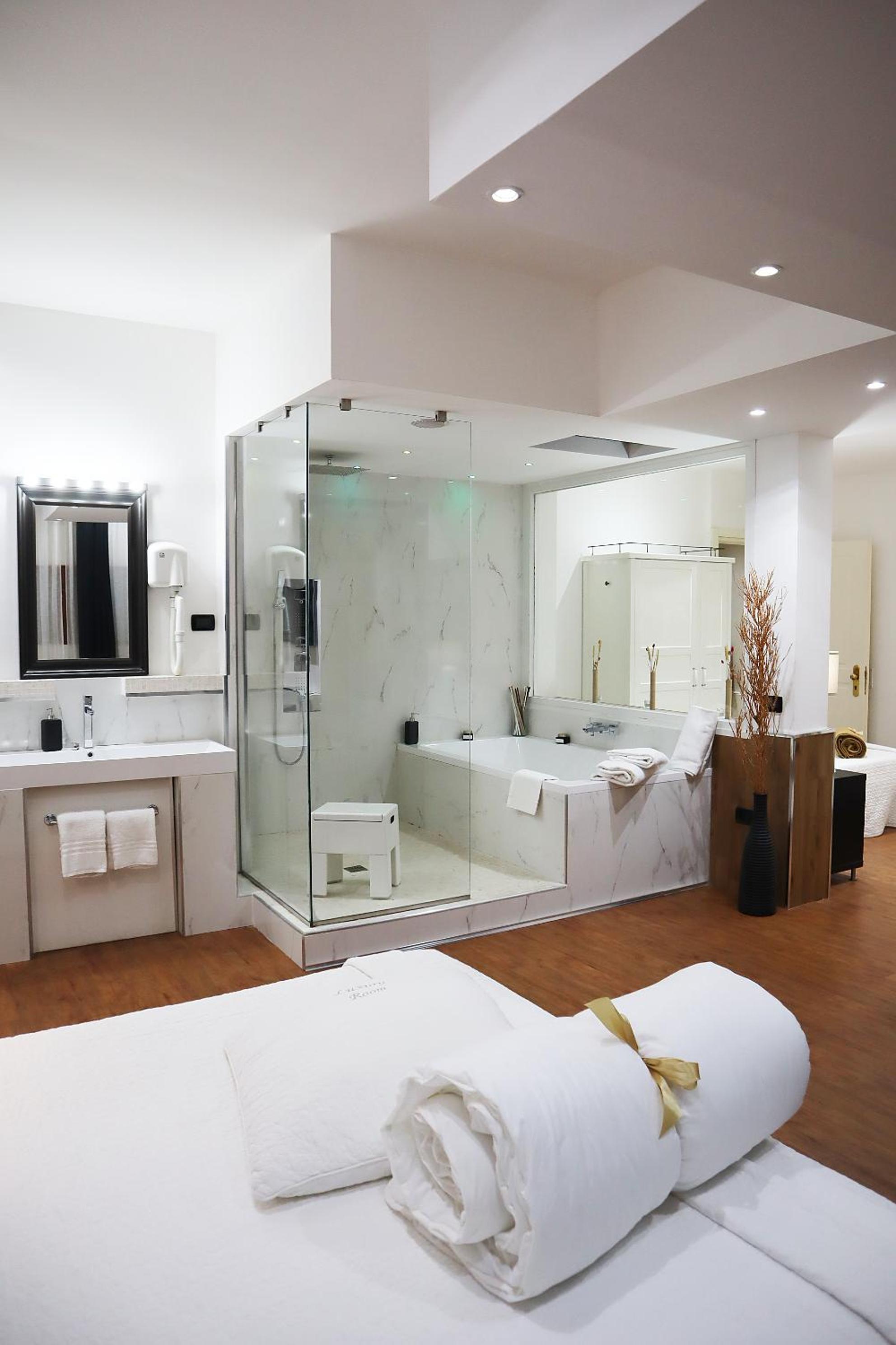 جناح سوبيريور، Gardenia Hotel 5/10