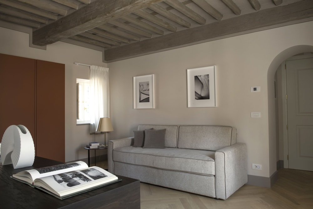 Palazzo Dipinto 34/50