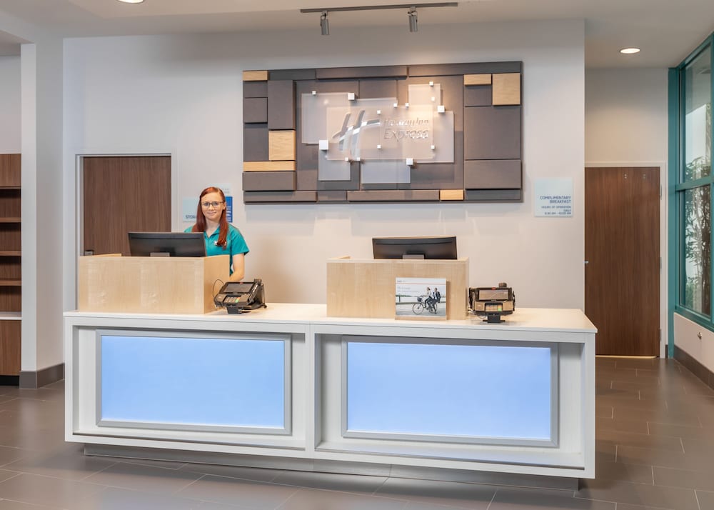 Holiday Inn Express Pensacola Beach 16/60