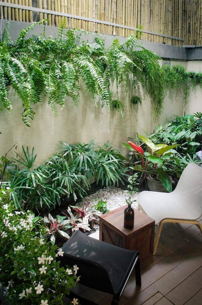 Whereder Poshtel 47/50