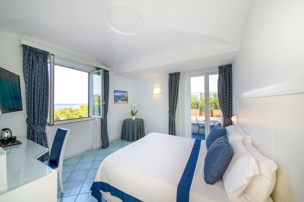 SUPERIOR, DOUBLE OR TWIN BED, SEA VIEW